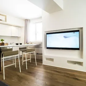 2* Konukevi Gallery House